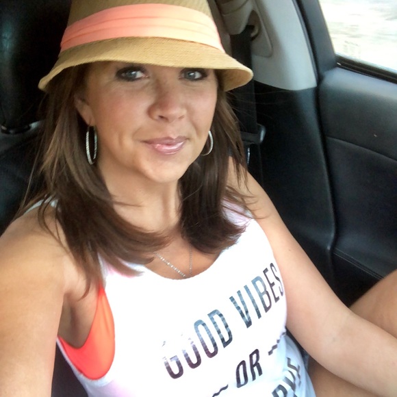 Meet your Posher, Lacy - Picture 1 of 1